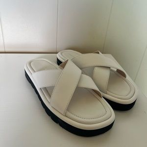 Stuart Weitzman- Roza Slider